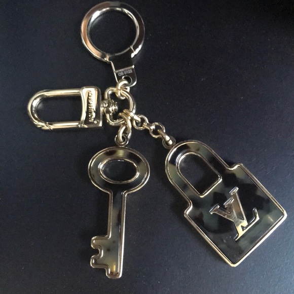 Louis Vuitton keychain - Picture 1 of 5